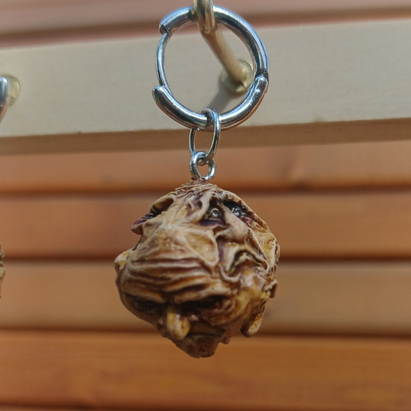 Mimical cube earring